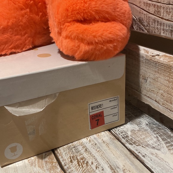 🔥🔥 (3/$20) 
Coral Size 7 Open Toe Furry Slippers BNWT - Picture 2 of 3
